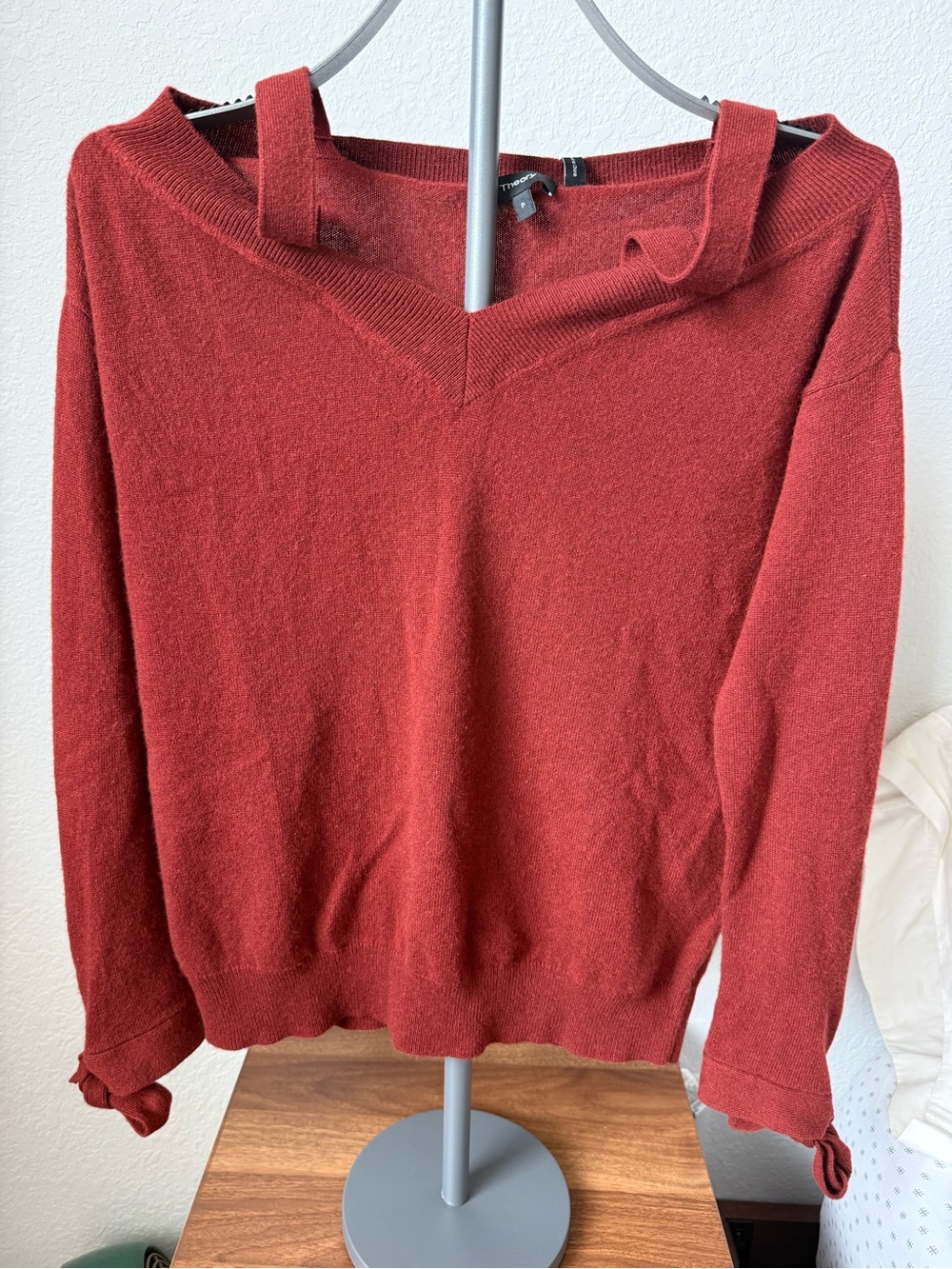Theory Women's Burnt Orange V-Neck Cashmere Sweater